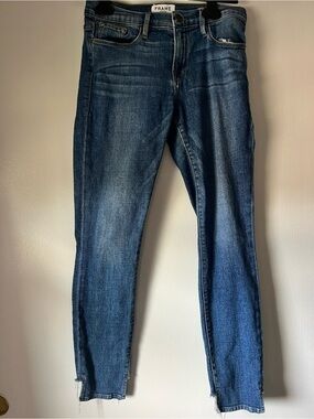 FRAME Le Skinny de Jeanne Stagger Hem Jeans